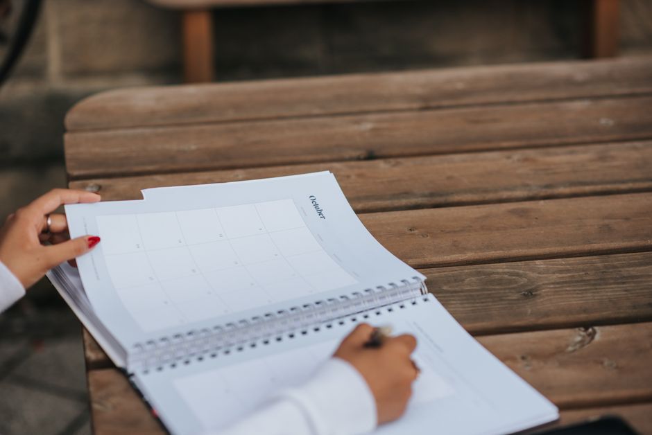 Editorial scaling decision Планування редакційного календаря показує, коли ai writing tools уже недостатньо