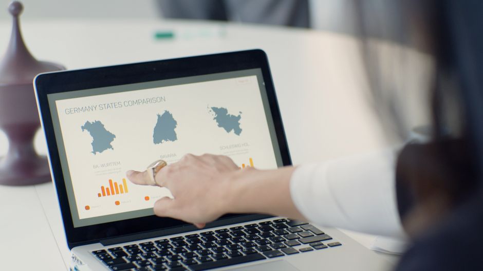 Comparing LLM platforms Editorial team comparing ai language model options for SEO workflows