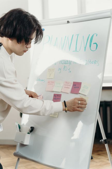Content Planning Workflow AI editor planning content structure with human editorial oversight