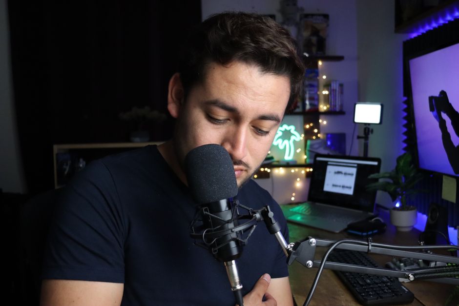 Audio Blogging Setup Робоче місце для audio blogging з ai text to speech і вбудованим аудіоплеєром