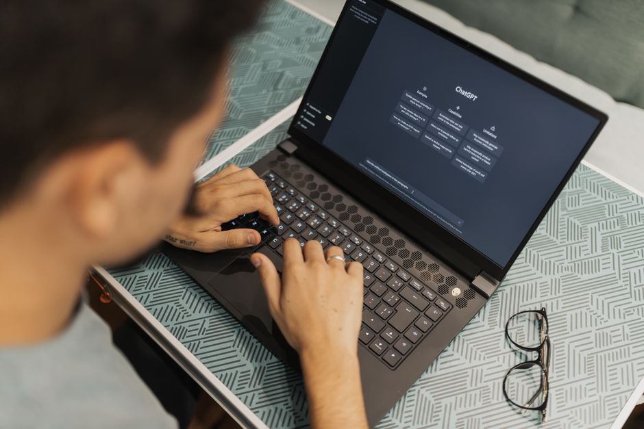 AI draft generation system AI-драфтинг у повному SEO-конвеєрі починається після аналізу, а не замість нього