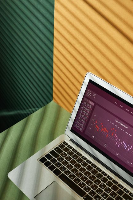Інтерфейс SaaS-платформи з аналітикою для порівняння scribe ai і SEO workflow