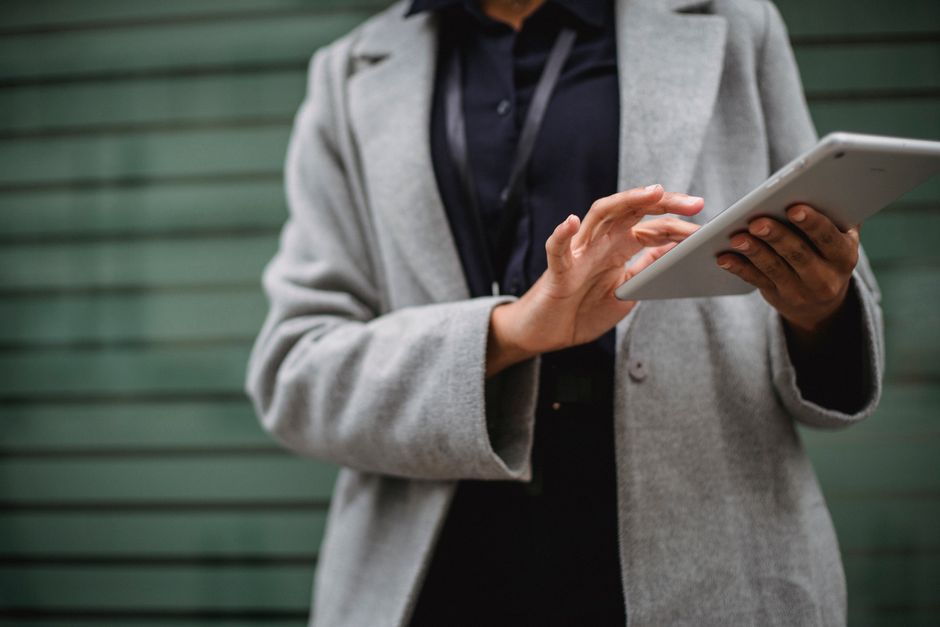 LinkedIn-style feed with selective emphasis from an italicized text generator