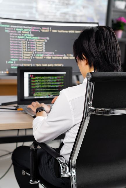 Human review after AI flags Editor reviewing flagged draft to detect ai writing and reduce false positives